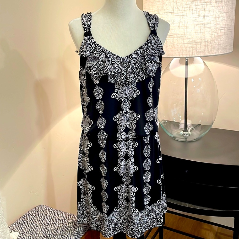 Adorable WHBM dress! White paisley pattern, great light material!